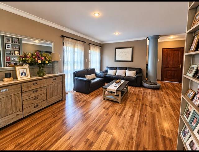 3 BEDROOM TOWNHOUSE FOR SALE IN FAERIE GLEN